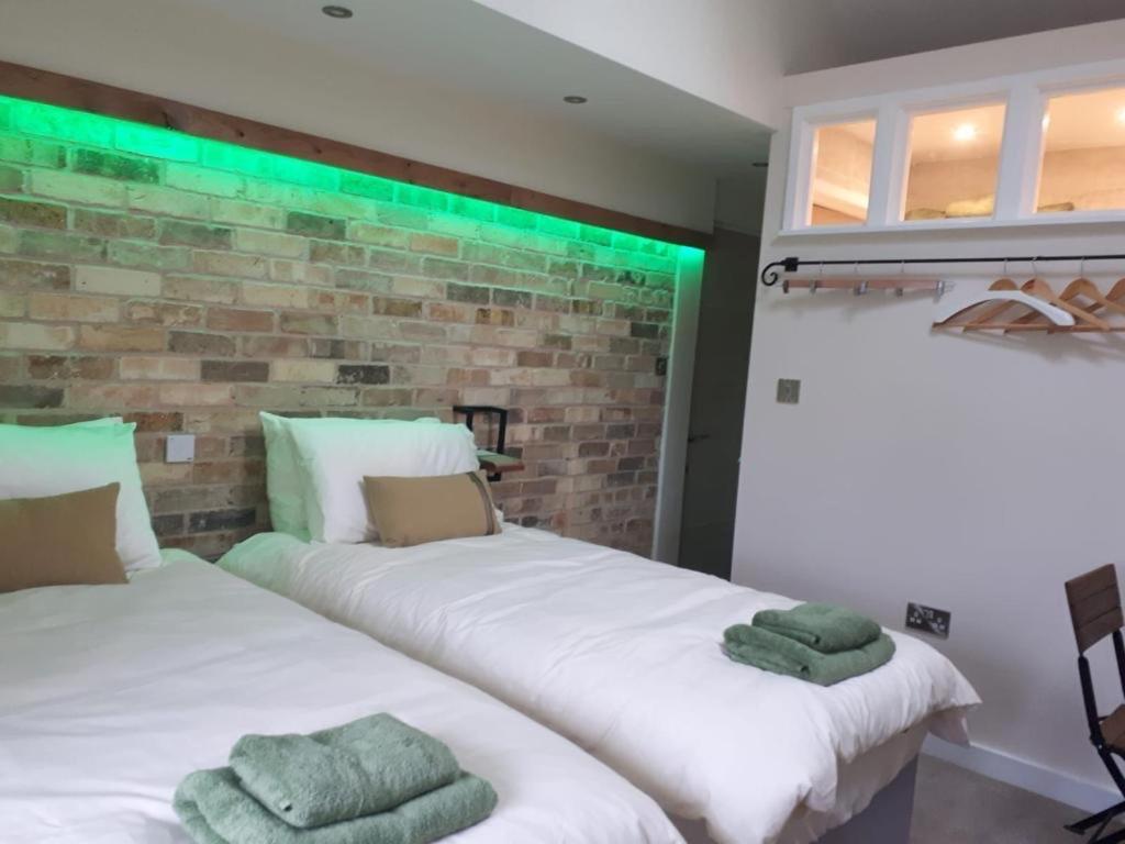 Top Tip Rooms Newmarket Newmarket  Exterior photo